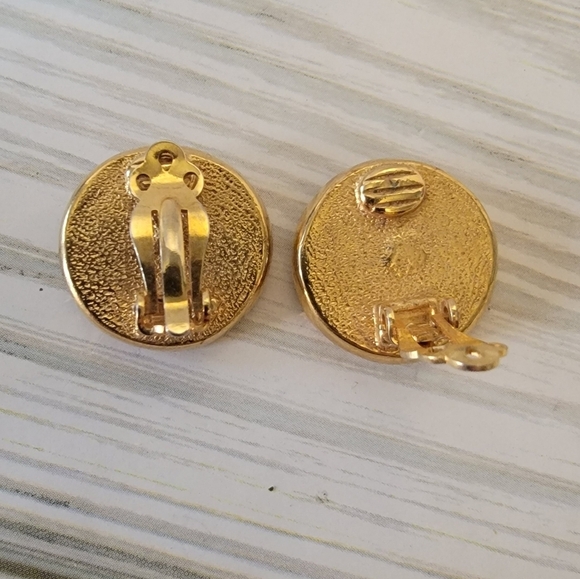 G4 Vintage Panther Gold-tone Clip-on Earrings - Picture 2 of 3